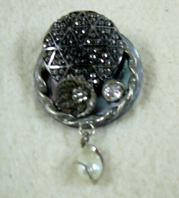 Button Brooch w/Pearl Drop